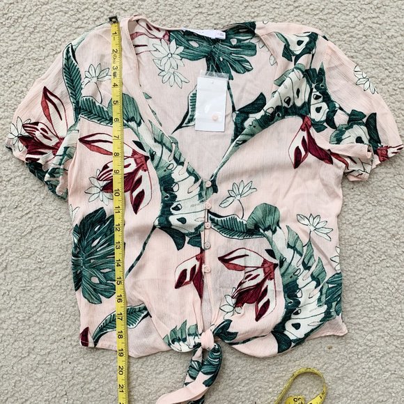 NWT LUSH Blush Palm Short Sleeve Tie Front Shirt - Picture 5 of 8